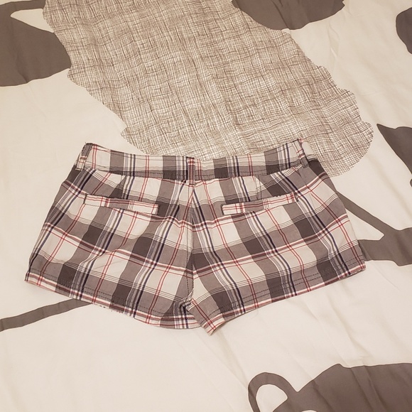 H&M - Plaid Shorts - Size 6 - Picture 2 of 4